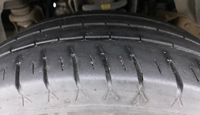 2015 Mahindra TUV300 T8, Diesel, Manual, 81,525 km, Left Front Tyre Tread