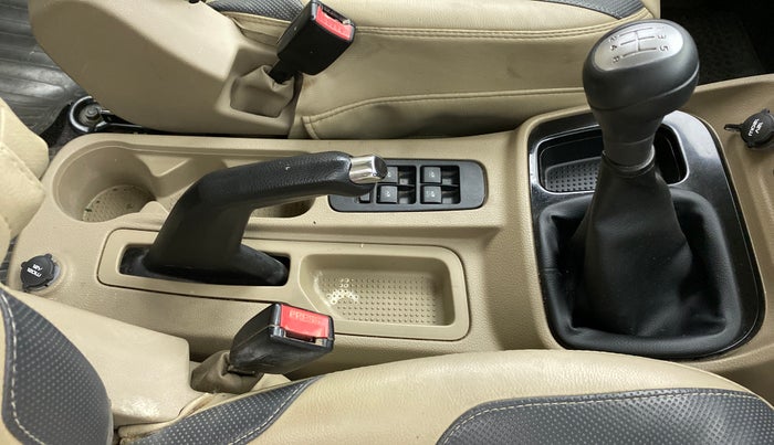 2015 Mahindra TUV300 T8, Diesel, Manual, 81,525 km, Gear Lever