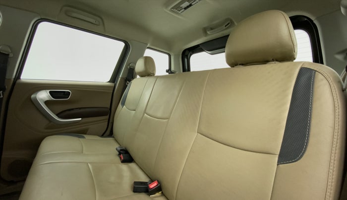 2015 Mahindra TUV300 T8, Diesel, Manual, 81,525 km, Right Side Rear Door Cabin
