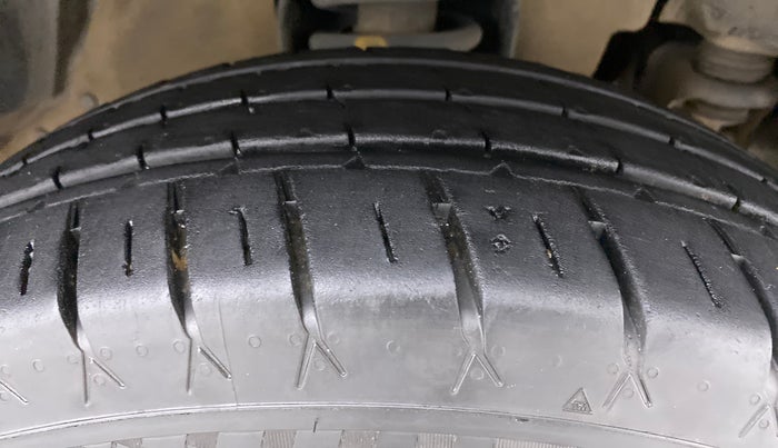 2015 Mahindra TUV300 T8, Diesel, Manual, 81,525 km, Right Front Tyre Tread
