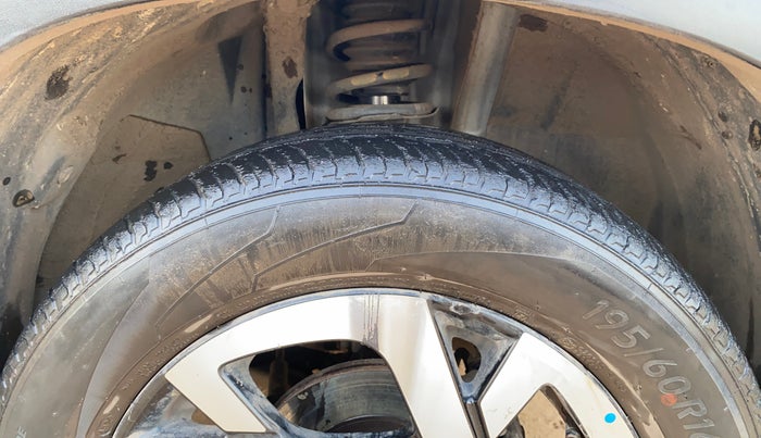 2021 Nissan MAGNITE XV PREMIUM, Petrol, Manual, 81,633 km, Right Front Tyre Tread