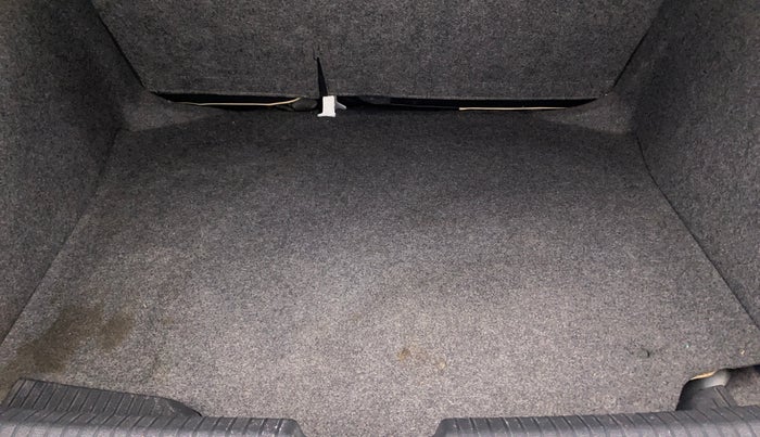 2017 Volkswagen Ameo HIGHLINE PLUS 1.5L AT 16 ALLOY, Diesel, Automatic, 1,37,489 km, Boot Inside