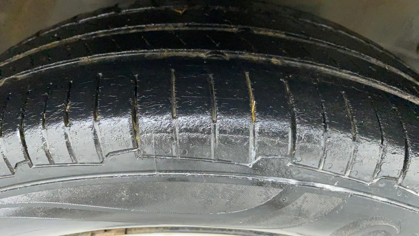 2016 Maruti Wagon R 1.0 VXI, Petrol, Manual, 88,336 km, Right Front Tyre Tread