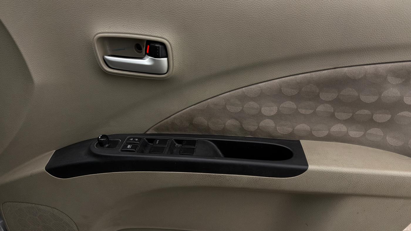 2017 Maruti Celerio ZXI AMT (O), CNG, Automatic, 39,094 km, Driver Side Door Panels Control