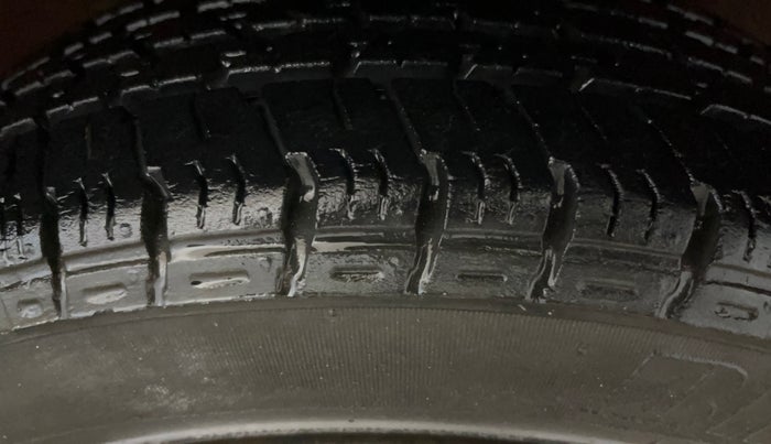 2017 Maruti Alto K10 VXI, Petrol, Manual, 27,693 km, Right Front Tyre Tread