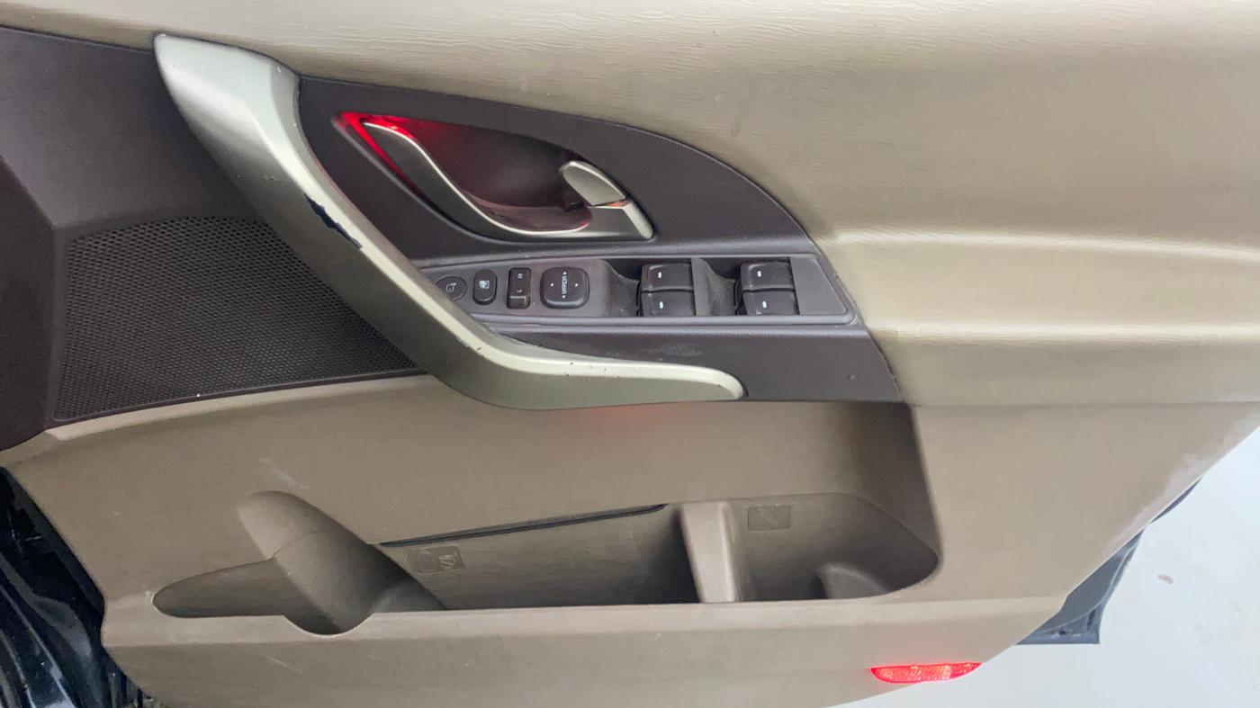 2012 Mahindra XUV500 W8, Diesel, Manual, 1,39,724 km, Driver Side Door Panels Control