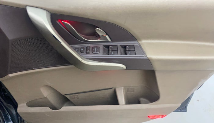 2012 Mahindra XUV500 W8, Diesel, Manual, 1,39,724 km, Driver Side Door Panels Control