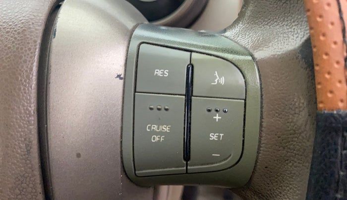 2012 Mahindra XUV500 W8, Diesel, Manual, 1,39,724 km, Adaptive Cruise Control