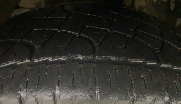 2012 Mahindra XUV500 W8, Diesel, Manual, 1,39,724 km, Left Front Tyre Tread