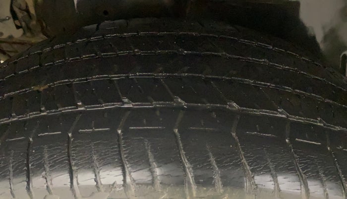 2012 Mahindra XUV500 W8, Diesel, Manual, 1,39,724 km, Right Rear Tyre Tread