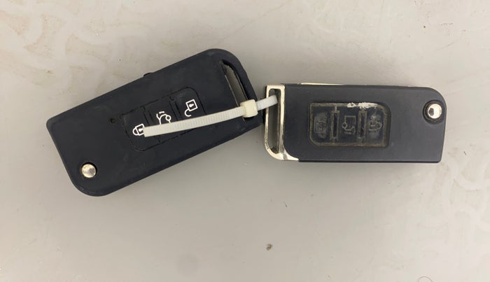 2012 Mahindra XUV500 W8, Diesel, Manual, 1,39,724 km, Key Close Up