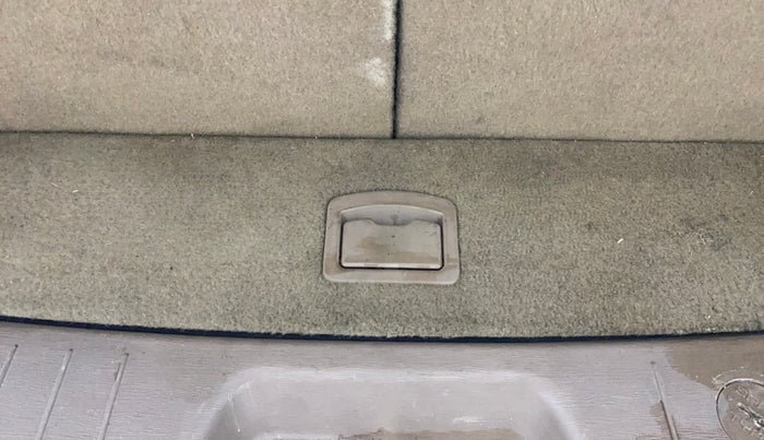 2012 Mahindra XUV500 W8, Diesel, Manual, 1,39,724 km, Boot Inside