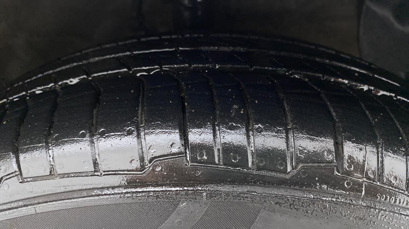 2017 Hyundai Grand i10 SPORTZ (O) AT 1.2 KAPPA VTVT, Petrol, Automatic, 84,169 km, Right Front Tyre Tread