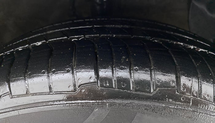 2017 Hyundai Grand i10 SPORTZ (O) AT 1.2 KAPPA VTVT, Petrol, Automatic, 84,169 km, Right Front Tyre Tread