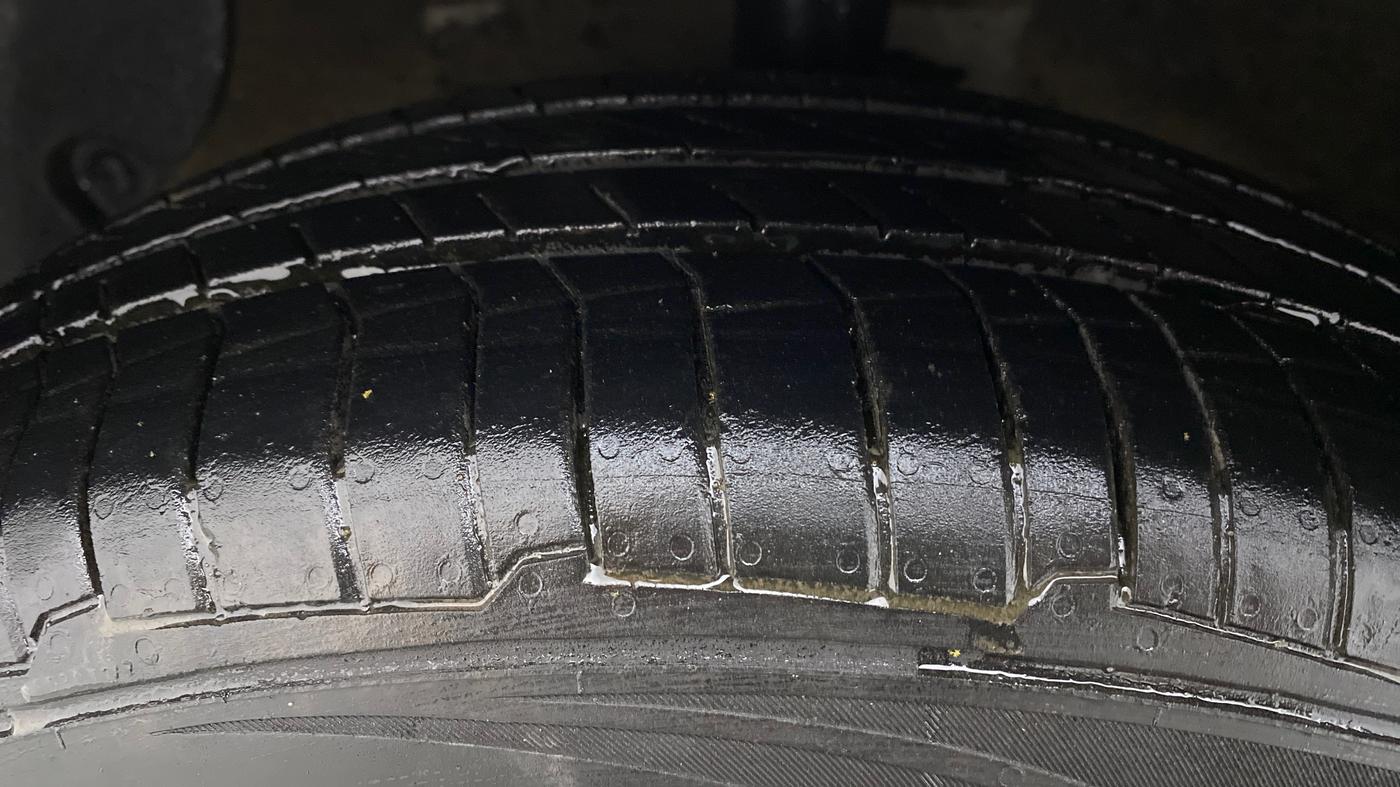 2017 Hyundai Grand i10 SPORTZ (O) AT 1.2 KAPPA VTVT, Petrol, Automatic, 84,169 km, Left Front Tyre Tread