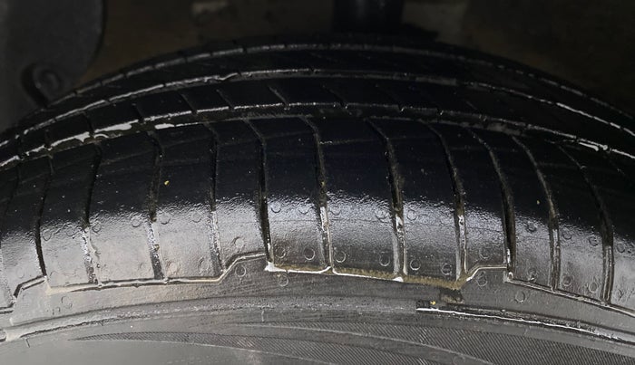 2017 Hyundai Grand i10 SPORTZ (O) AT 1.2 KAPPA VTVT, Petrol, Automatic, 84,169 km, Left Front Tyre Tread