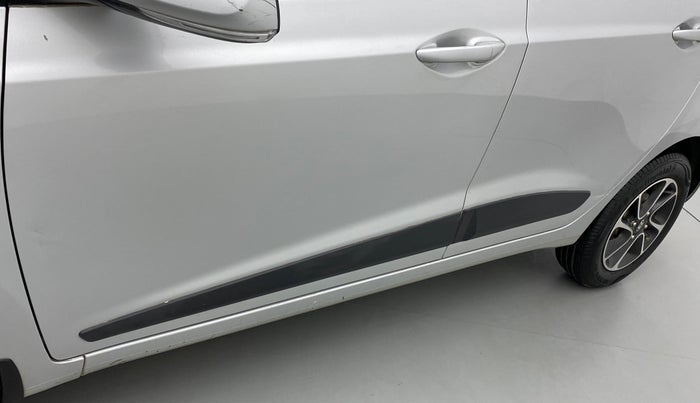 2017 Hyundai Grand i10 SPORTZ (O) AT 1.2 KAPPA VTVT, Petrol, Automatic, 84,169 km, Front passenger door - Slightly dented