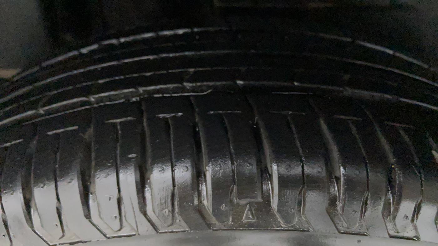 2020 Maruti Dzire ZXI, Petrol, Manual, 10,267 km, Right Rear Tyre Tread