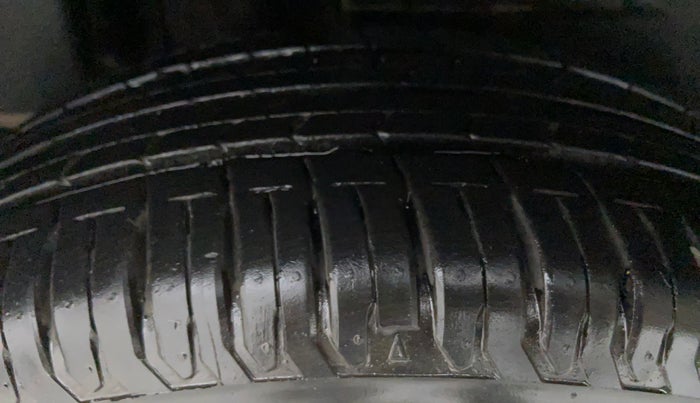 2020 Maruti Dzire ZXI, Petrol, Manual, 10,267 km, Right Rear Tyre Tread