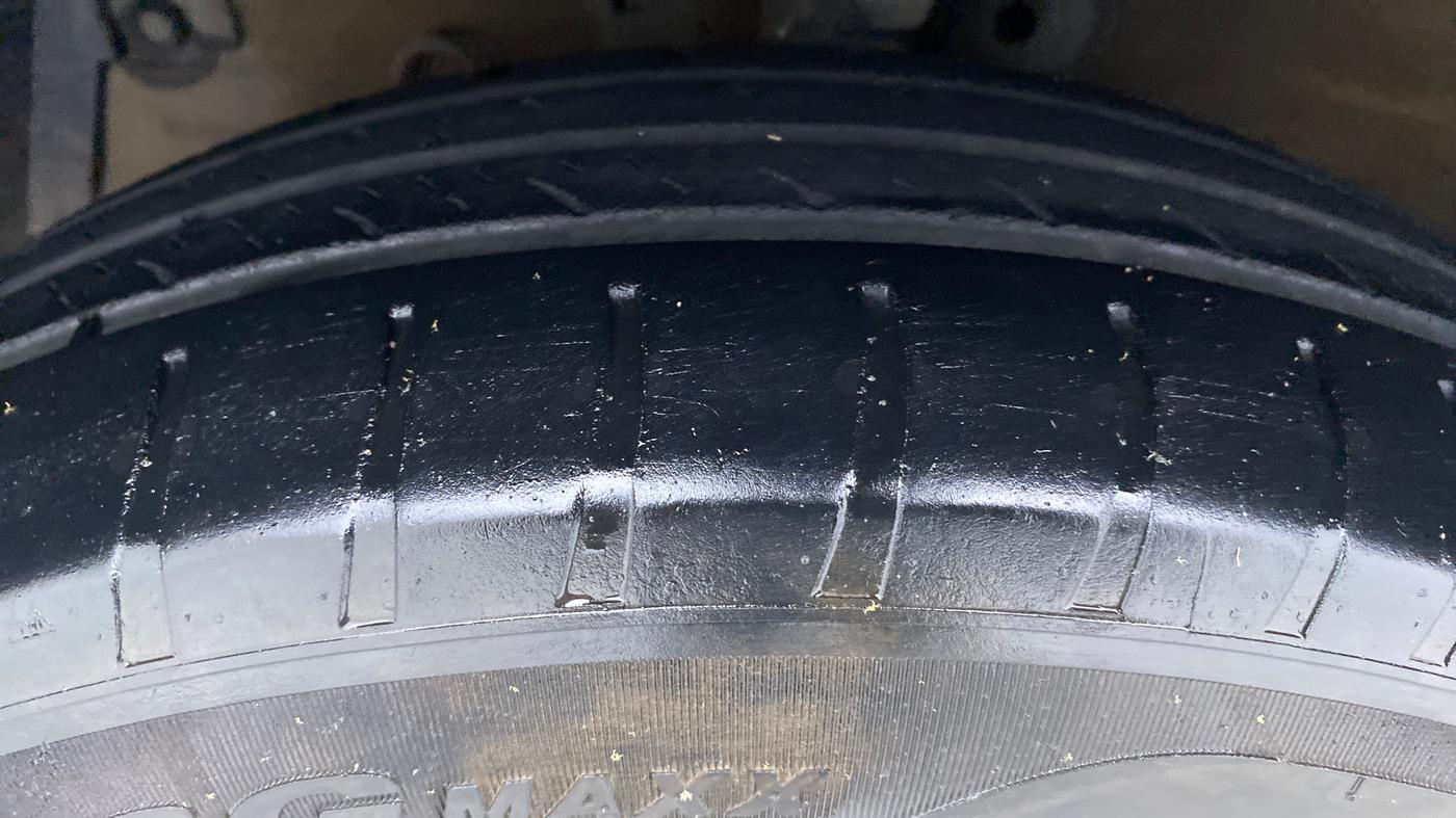 2014 Maruti Swift VDI, Diesel, Manual, 72,974 km, Left Front Tyre Tread