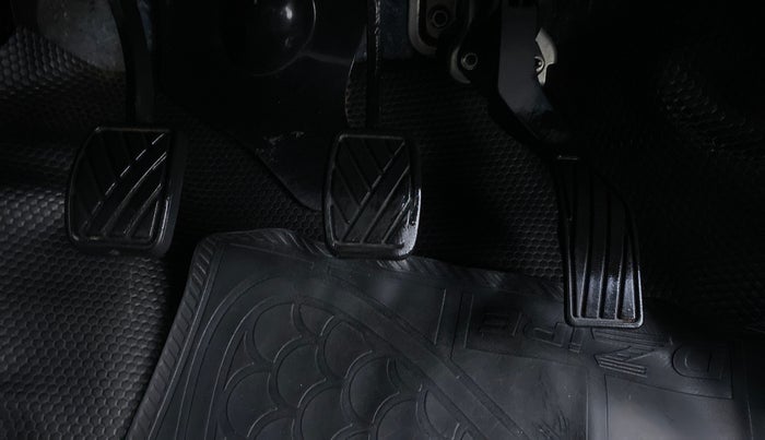 2014 Maruti Swift VDI, Diesel, Manual, 72,974 km, Pedals