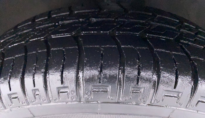 2009 Maruti Alto LXI, Petrol, Manual, 31,030 km, Left Front Tyre Tread