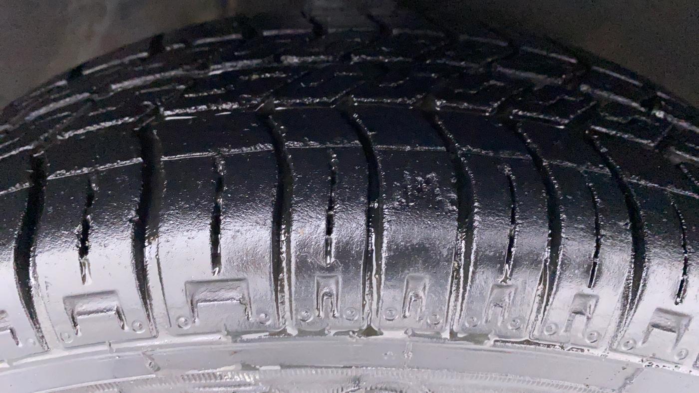 2009 Maruti Alto LXI, Petrol, Manual, 31,030 km, Right Front Tyre Tread