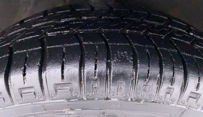 2009 Maruti Alto LXI, Petrol, Manual, 31,030 km, Right Front Tyre Tread