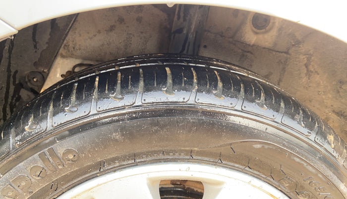 2014 Hyundai Xcent SX 1.2 (O), Petrol, Manual, 86,839 km, Right Rear Tyre Tread