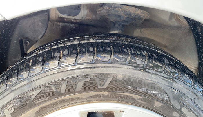 2014 Hyundai Xcent SX 1.2 (O), Petrol, Manual, 86,839 km, Left Front Tyre Tread