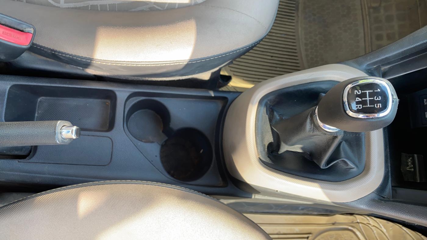 2014 Hyundai Xcent SX 1.2 (O), Petrol, Manual, 86,839 km, Gear Lever