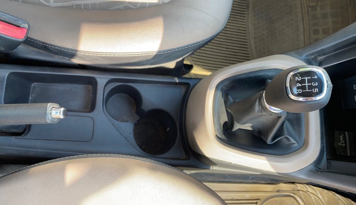 2014 Hyundai Xcent SX 1.2 (O), Petrol, Manual, 86,839 km, Gear Lever