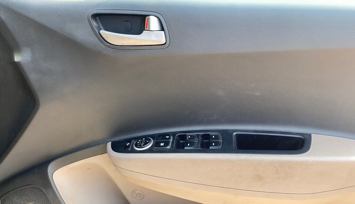 2014 Hyundai Xcent SX 1.2 (O), Petrol, Manual, 86,839 km, Driver Side Door Panels Control