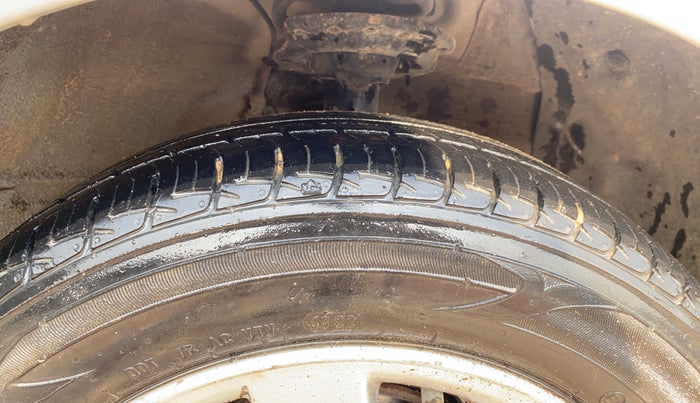 2014 Hyundai Xcent SX 1.2 (O), Petrol, Manual, 86,839 km, Right Front Tyre Tread