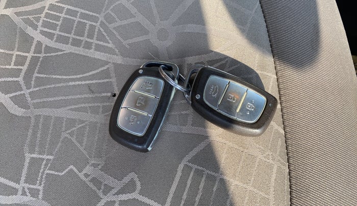 2014 Hyundai Xcent SX 1.2 (O), Petrol, Manual, 86,839 km, Key Close Up