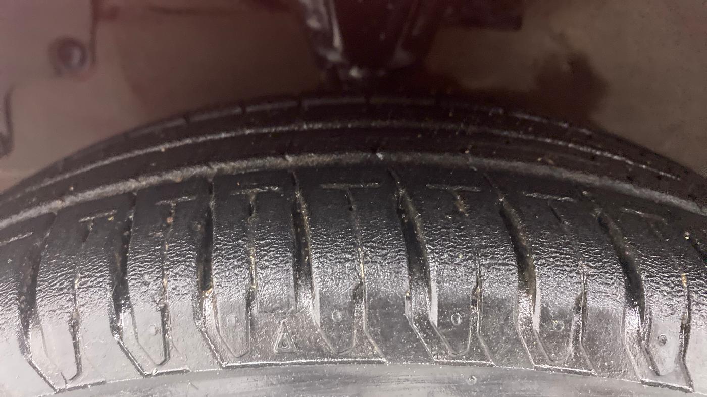 2014 Hyundai Eon MAGNA +, Petrol, Manual, 56,644 km, Left Front Tyre Tread