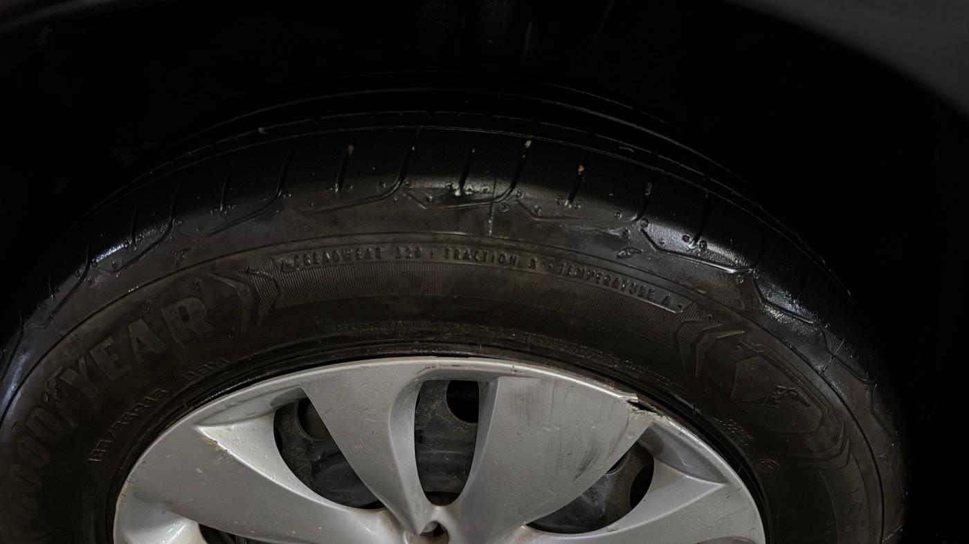 2017 Maruti Baleno DELTA PETROL 1.2, Petrol, Manual, 84,221 km, Left Front Tyre Tread
