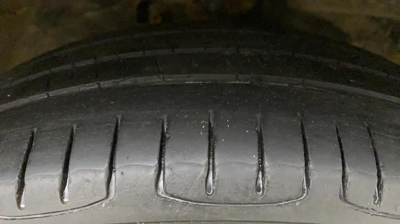 2014 Maruti Celerio VXI AMT, Petrol, Automatic, 68,590 km, Right Front Tyre Tread