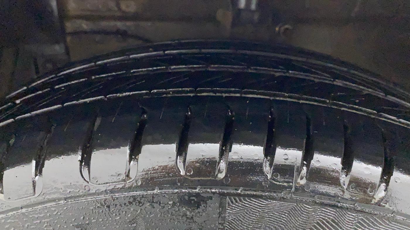 2016 Maruti Ciaz ZXI+ RS, Petrol, Manual, 41,186 km, Left Front Tyre Tread
