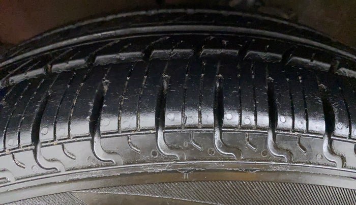 2015 Maruti Celerio ZXI AMT, Petrol, Automatic, 61,037 km, Left Front Tyre Tread