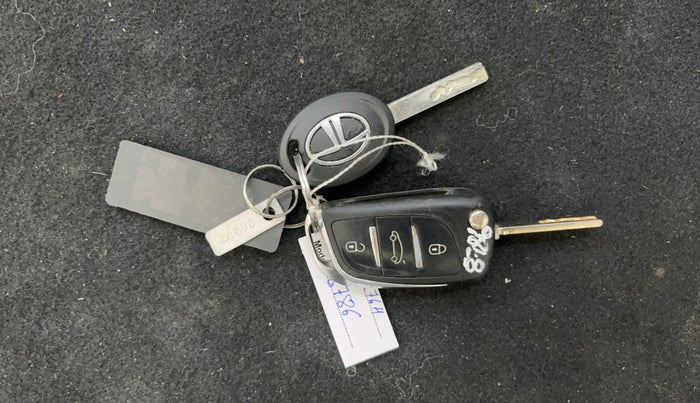2023 Tata NEXON XE PETROL, Petrol, Manual, 53,415 km, Key Close Up