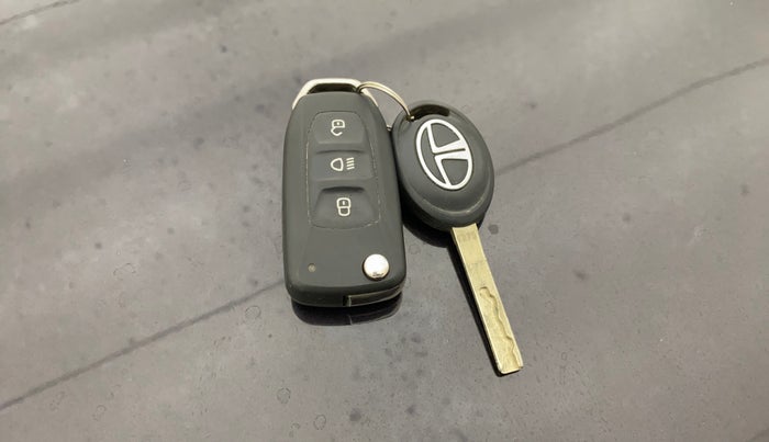 2023 Tata Tiago XZ PLUS CNG, CNG, Manual, 34,117 km, Key Close Up