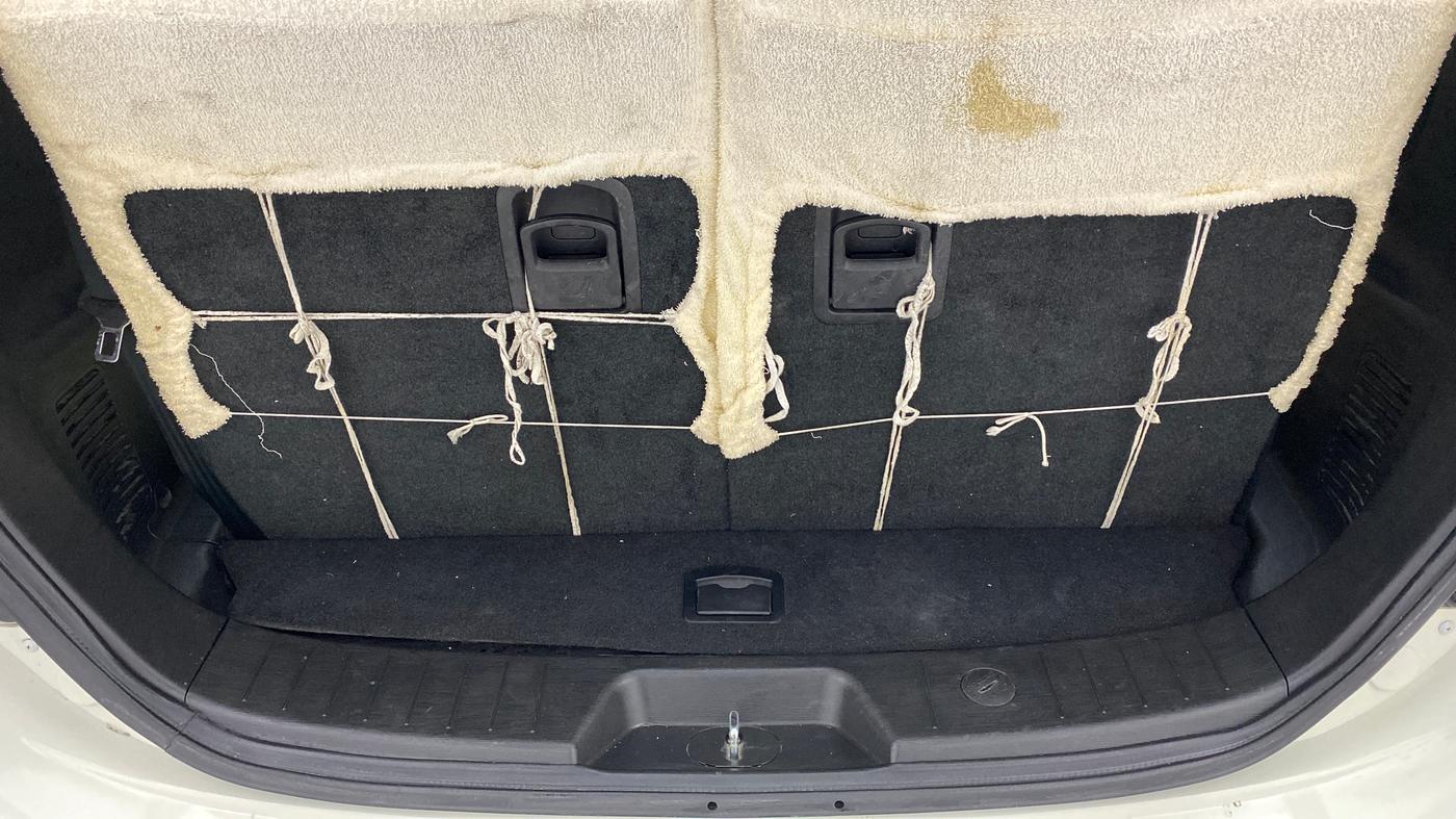 2018 Mahindra XUV500 W9 AT, Diesel, Automatic, 92,773 km, Boot Inside