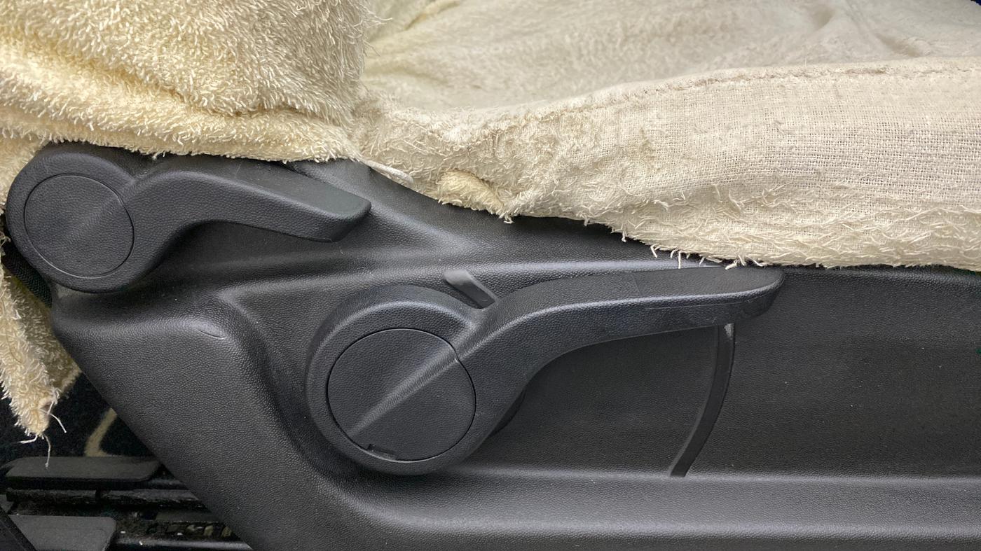 2018 Mahindra XUV500 W9 AT, Diesel, Automatic, 92,773 km, Driver Side Adjustment Panel