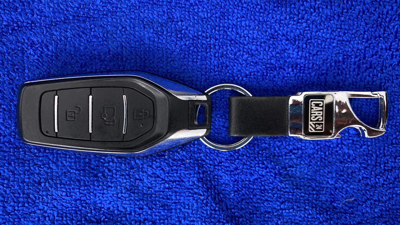 2018 Mahindra XUV500 W9 AT, Diesel, Automatic, 92,773 km, Key Close Up