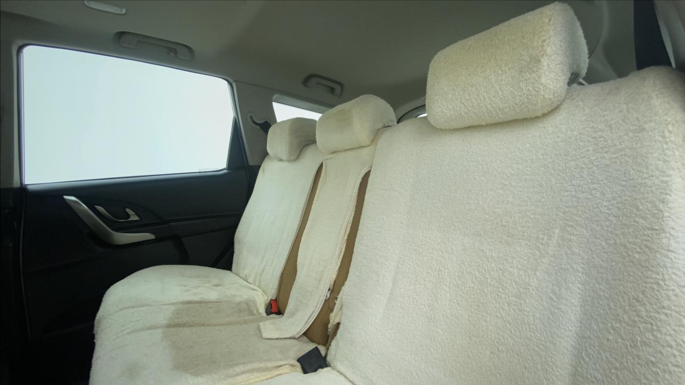 2018 Mahindra XUV500 W9 AT, Diesel, Automatic, 92,773 km, Right Side Rear Door Cabin