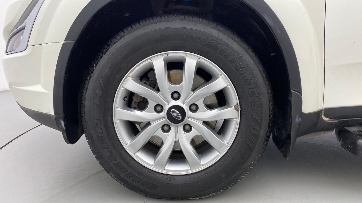 2018 Mahindra XUV500 W9 AT, Diesel, Automatic, 92,773 km, Left Front Wheel