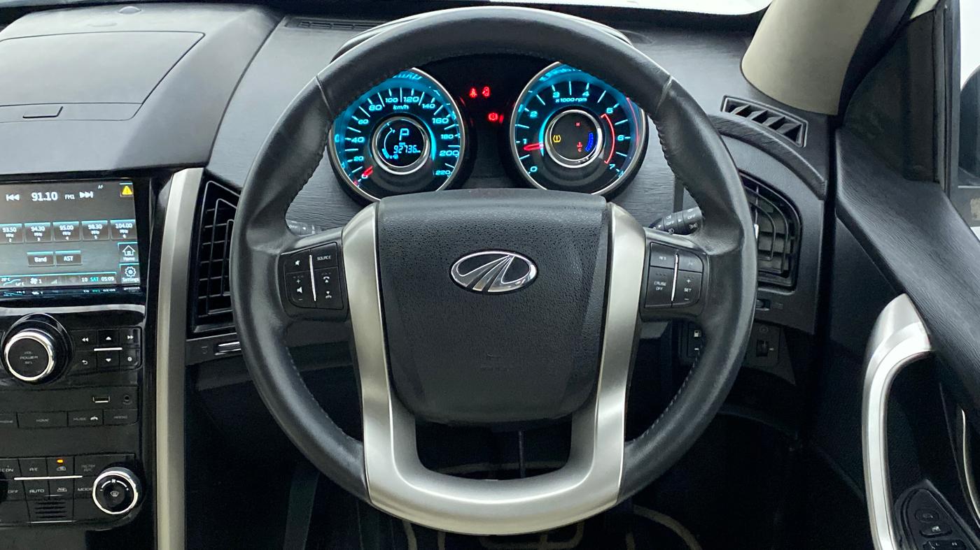 2018 Mahindra XUV500 W9 AT, Diesel, Automatic, 92,773 km, Steering Wheel Close Up
