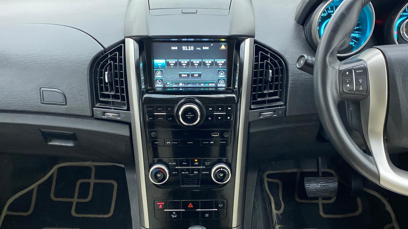 2018 Mahindra XUV500 W9 AT, Diesel, Automatic, 92,773 km, Air Conditioner