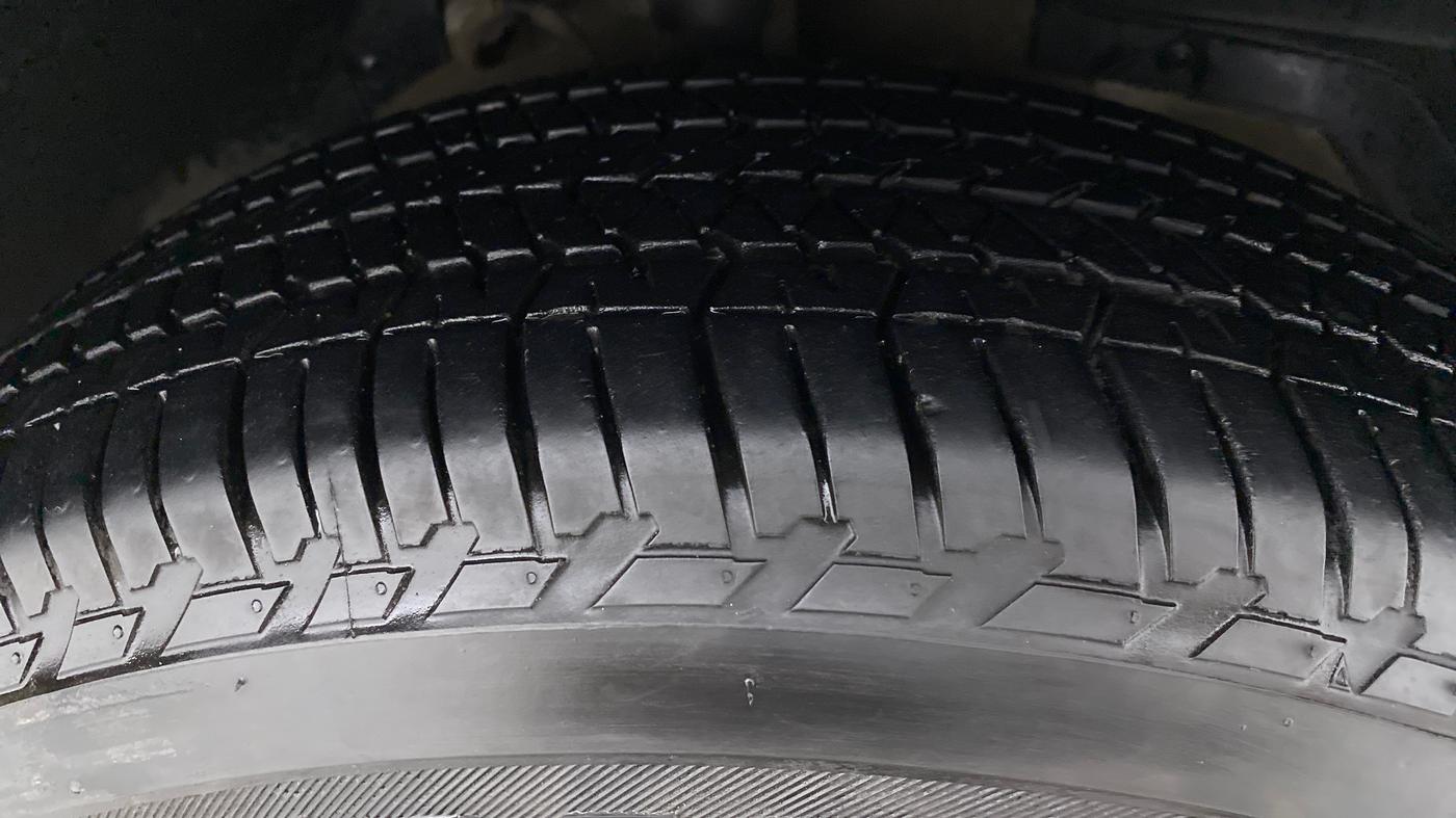 2018 Mahindra XUV500 W9 AT, Diesel, Automatic, 92,773 km, Right Front Tyre Tread